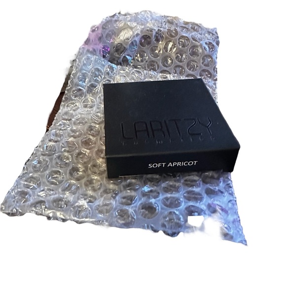NWT Laritzy Luxe Powder - soft apricot - Picture 2 of 2